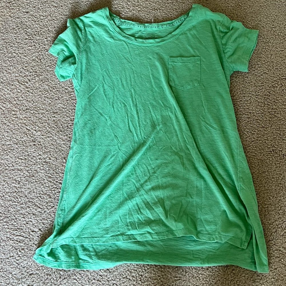 Women's Aeropostale Mint Green Tshirt with front pocket, size Xs